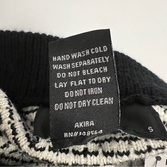 NWT AKIRA Tweed Mini Skirt with Gold Buttons - Picture 10 of 10